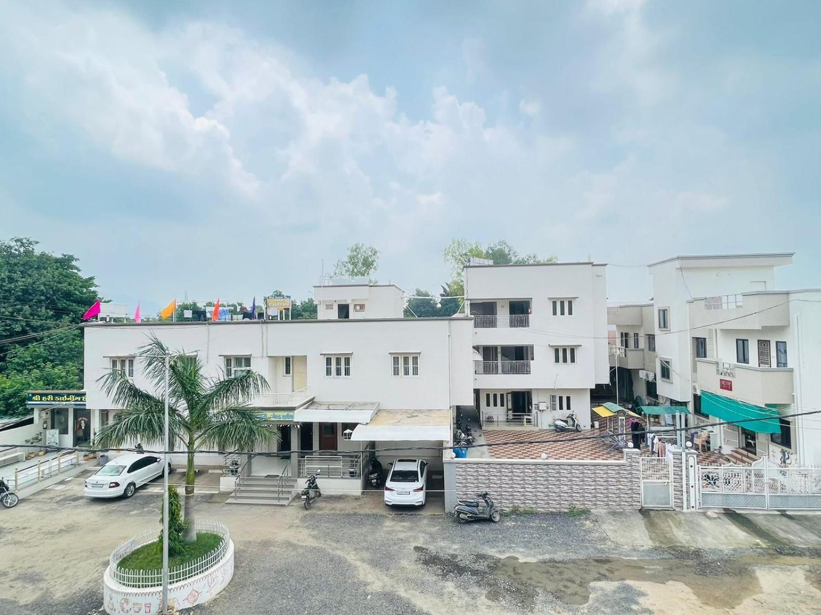 Hotel Rajdhani And Guest House Gujarat - Best Family Hotel In Halol Near Pavagadh And Halol Gidc Exterior photo