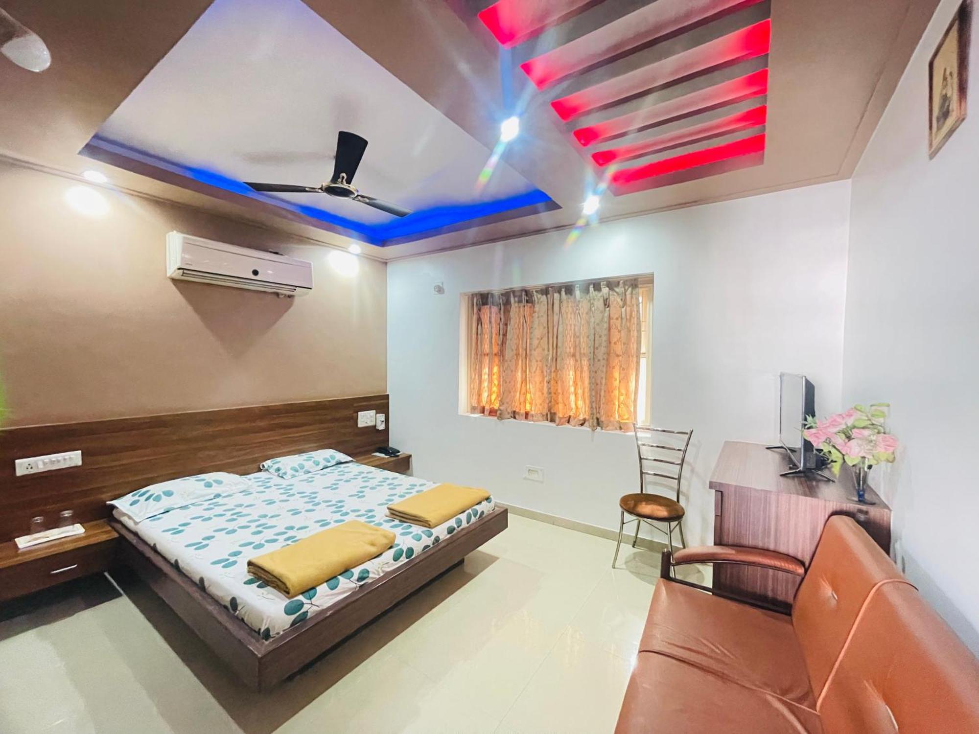 Hotel Rajdhani And Guest House Gujarat - Best Family Hotel In Halol Near Pavagadh And Halol Gidc Exterior photo