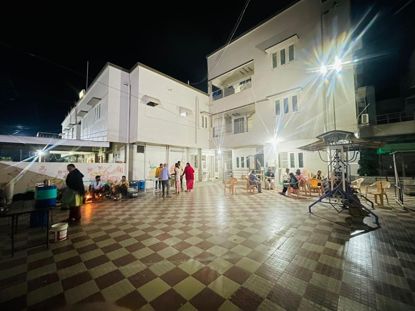 Hotel Rajdhani And Guest House Gujarat - Best Family Hotel In Halol Near Pavagadh And Halol Gidc Exterior photo