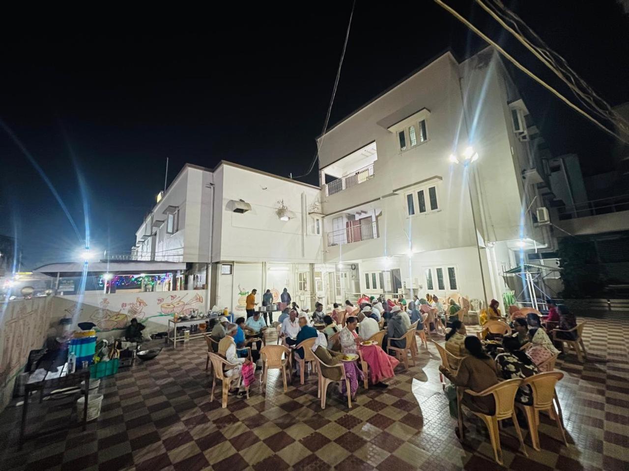 Hotel Rajdhani And Guest House Gujarat - Best Family Hotel In Halol Near Pavagadh And Halol Gidc Exterior photo